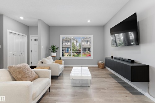 15927 13 Avenue Sw, Edmonton, AB - Indoor Photo Showing Living Room