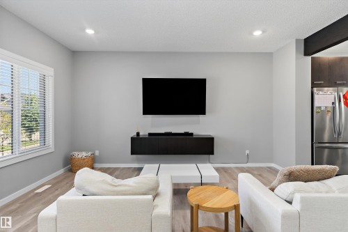 15927 13 Avenue Sw, Edmonton, AB - Indoor Photo Showing Living Room