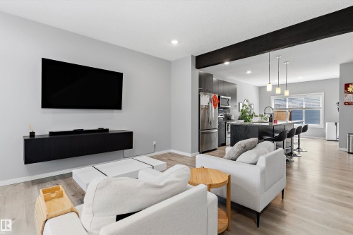 15927 13 Avenue Sw, Edmonton, AB - Indoor Photo Showing Living Room