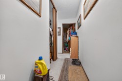 Image quality insufficient for description - 