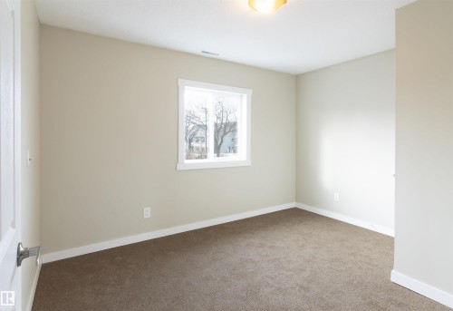 Unfurnished room with carpet floors and baseboards - 11029 95 Street Nw, Edmonton, AB - Indoor Photo Showing Other Room