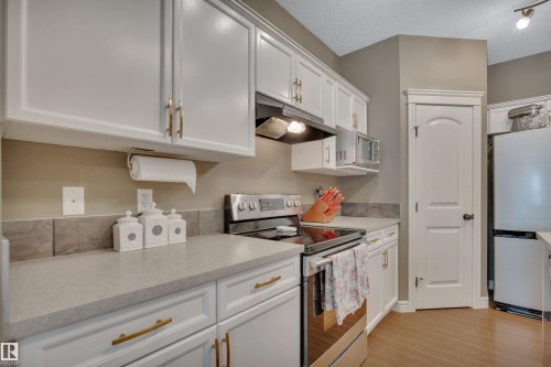 2289 Austin Way Sw, Edmonton, AB - Indoor Photo Showing Kitchen