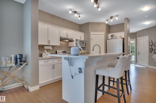 2289 Austin Way Sw, Edmonton, AB - Indoor Photo Showing Kitchen