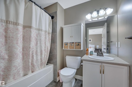 2289 Austin Way Sw, Edmonton, AB - Indoor Photo Showing Bathroom