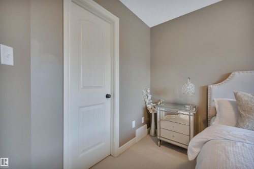 2289 Austin Way Sw, Edmonton, AB - Indoor Photo Showing Bedroom