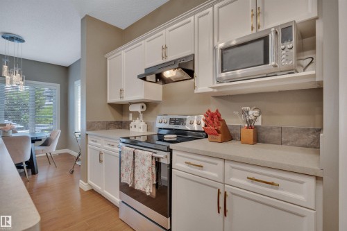 2289 Austin Way Sw, Edmonton, AB - Indoor Photo Showing Kitchen