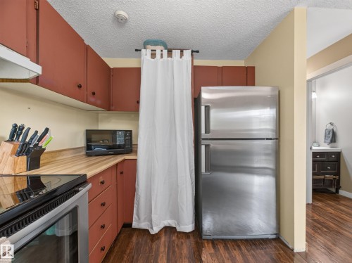 3503 42A Avenue Nw, Edmonton, AB - Indoor Photo Showing Kitchen