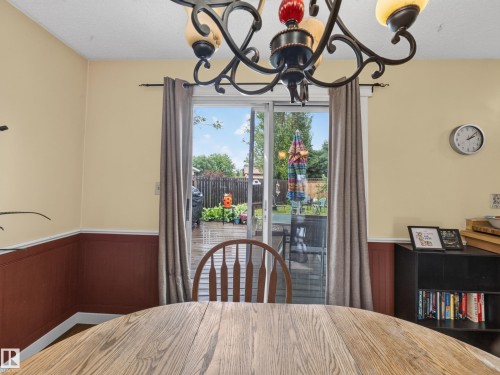 3503 42A Avenue Nw, Edmonton, AB - Indoor Photo Showing Dining Room