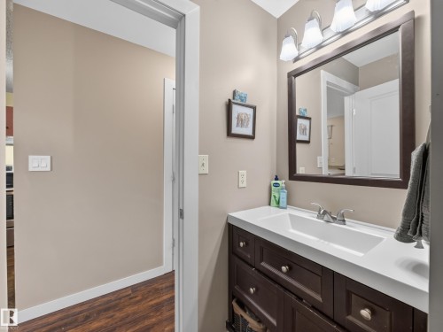 3503 42A Avenue Nw, Edmonton, AB - Indoor Photo Showing Bathroom