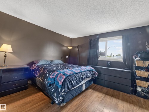 3503 42A Avenue Nw, Edmonton, AB - Indoor Photo Showing Bedroom