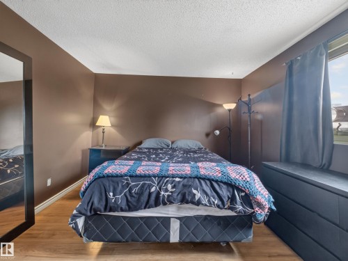 3503 42A Avenue Nw, Edmonton, AB - Indoor Photo Showing Bedroom