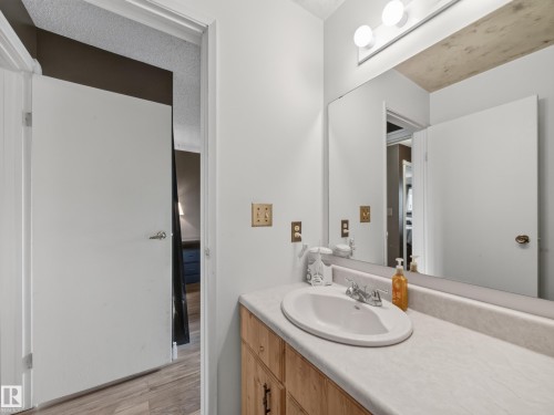 3503 42A Avenue Nw, Edmonton, AB - Indoor Photo Showing Bathroom