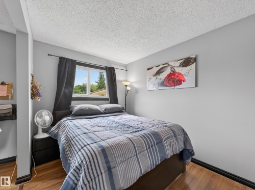 3503 42A Avenue Nw, Edmonton, AB - Indoor Photo Showing Bedroom