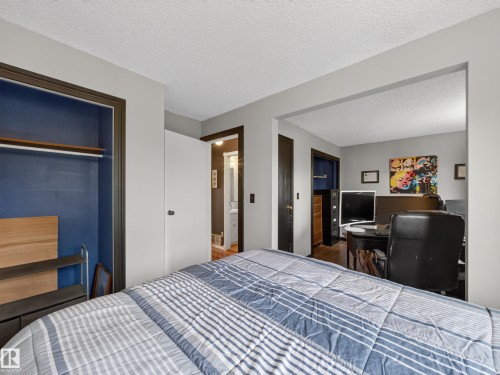 3503 42A Avenue Nw, Edmonton, AB - Indoor Photo Showing Bedroom