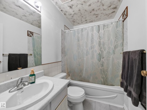 3503 42A Avenue Nw, Edmonton, AB - Indoor Photo Showing Bathroom