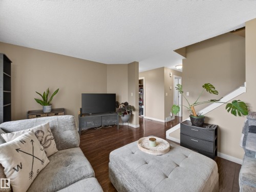3503 42A Avenue Nw, Edmonton, AB - Indoor Photo Showing Living Room