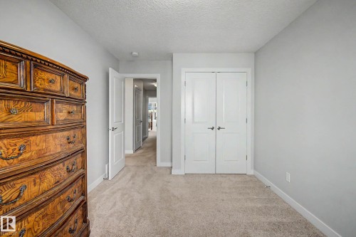 Light gray wall paint, white trim, and neutral carpeting - 1783 Keene Crescent Sw, Edmonton, AB - Indoor