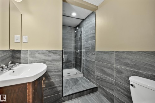 11603 Saskatchewan Drive Nw, Edmonton, AB - Indoor Photo Showing Bathroom