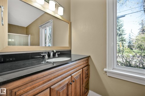 11603 Saskatchewan Drive Nw, Edmonton, AB - Indoor Photo Showing Bathroom