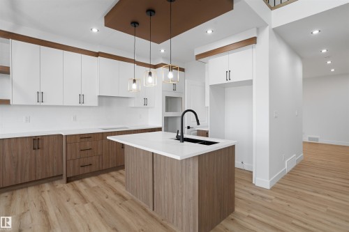 782 Bank Drive, Leduc, AB - Indoor Photo Showing Kitchen With Upgraded Kitchen