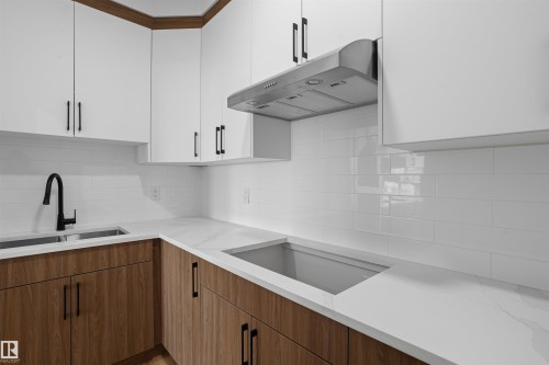 782 Bank Drive, Leduc, AB - Indoor Photo Showing Kitchen With Upgraded Kitchen