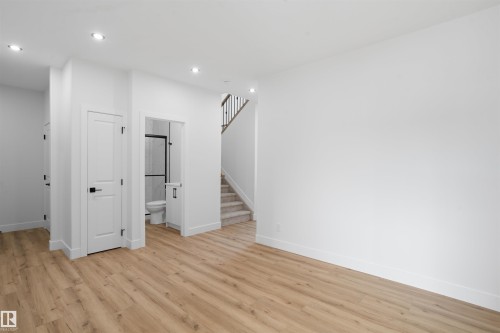 782 Bank Drive, Leduc, AB - Indoor Photo Showing Other Room