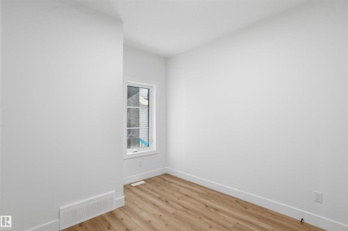 782 Bank Drive, Leduc, AB - Indoor Photo Showing Other Room