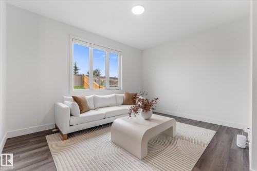 72 Spruce Gardens Crescent, Spruce Grove, AB - Indoor Photo Showing Living Room