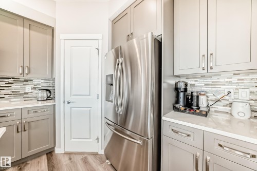17207 64 Street Nw, Edmonton, AB - Indoor Photo Showing Kitchen