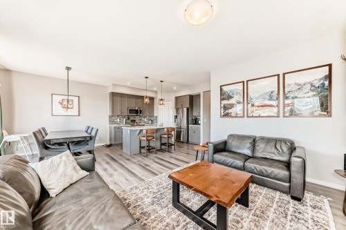 17207 64 Street Nw, Edmonton, AB - Indoor Photo Showing Living Room