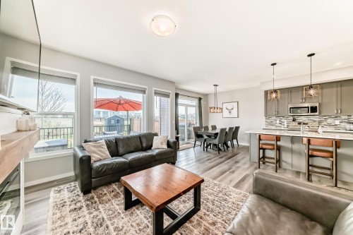 17207 64 Street Nw, Edmonton, AB - Indoor Photo Showing Living Room