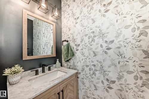 17207 64 Street Nw, Edmonton, AB - Indoor Photo Showing Bathroom