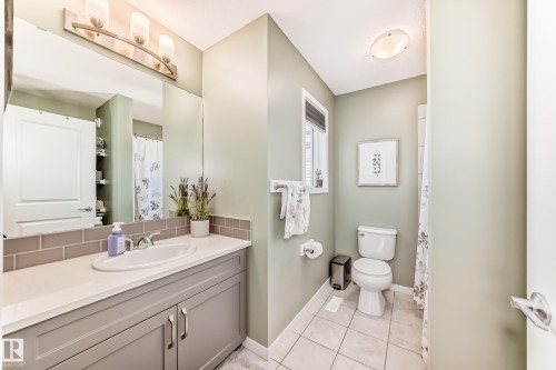 17207 64 Street Nw, Edmonton, AB - Indoor Photo Showing Bathroom
