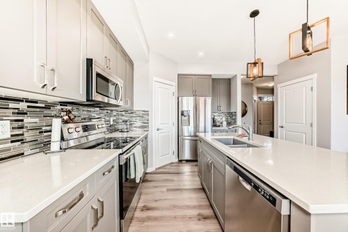 17207 64 Street Nw, Edmonton, AB - Indoor Photo Showing Kitchen With Stainless Steel Kitchen With Double Sink With Upgraded Kitchen