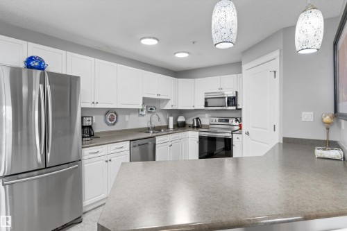 #305A 6 Spruce Ridge Dr, Spruce Grove, AB - Indoor Photo Showing Kitchen