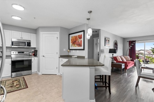 #305A 6 Spruce Ridge Dr, Spruce Grove, AB - Indoor Photo Showing Kitchen
