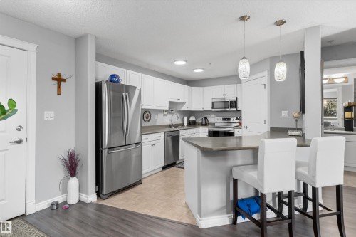 #305A 6 Spruce Ridge Dr, Spruce Grove, AB - Indoor Photo Showing Kitchen