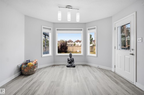 Bright interior space featuring a bay window with three distinct panes - 714 87 Street Sw, Edmonton, AB - Indoor