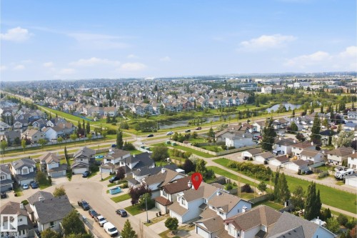 Residential neighborhood featuring a cul-de-sac and a variety of detached homes with attached garages - 714 87 Street Sw, Edmonton, AB - Outdoor With View