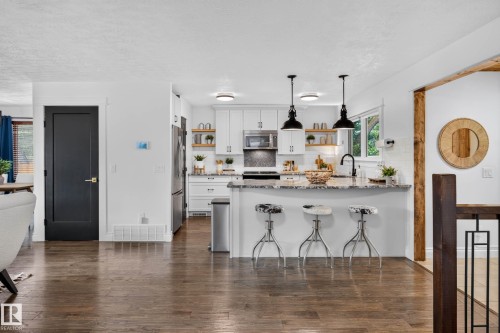 162 Mission Avenue, St. Albert, AB - Indoor Photo Showing Kitchen