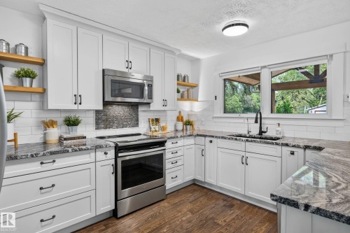 162 Mission Avenue, St. Albert, AB - Indoor Photo Showing Kitchen With Upgraded Kitchen