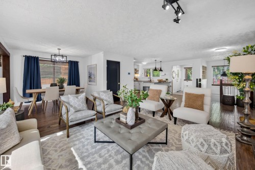 162 Mission Avenue, St. Albert, AB - Indoor Photo Showing Living Room