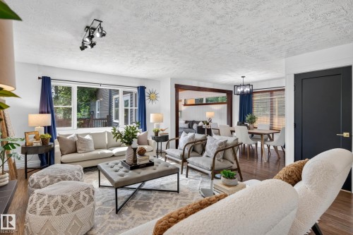 162 Mission Avenue, St. Albert, AB - Indoor Photo Showing Living Room