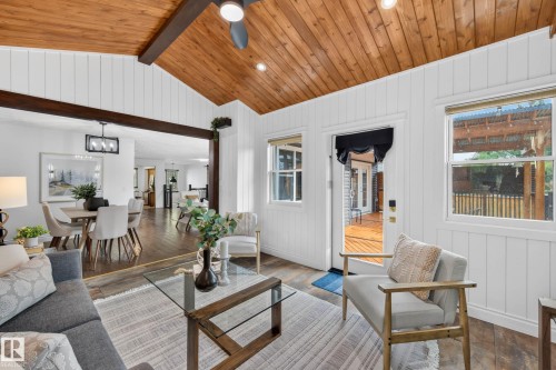 162 Mission Avenue, St. Albert, AB - Indoor Photo Showing Living Room