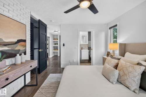 162 Mission Avenue, St. Albert, AB - Indoor Photo Showing Bedroom