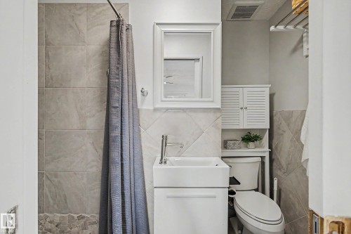 162 Mission Avenue, St. Albert, AB - Indoor Photo Showing Bathroom