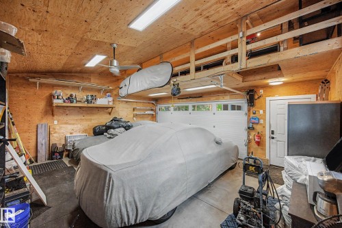 162 Mission Avenue, St. Albert, AB - Indoor Photo Showing Garage