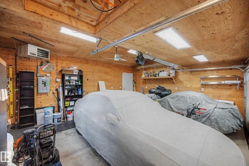 162 Mission Avenue, St. Albert, AB - Indoor Photo Showing Garage