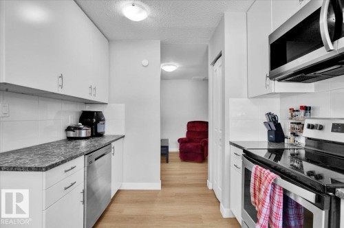 13225 47 Street Nw, Edmonton, AB - Indoor Photo Showing Kitchen