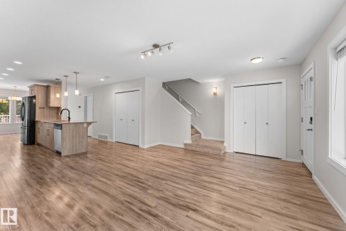 11840 122 Street Nw, Edmonton, AB - Indoor Photo Showing Kitchen